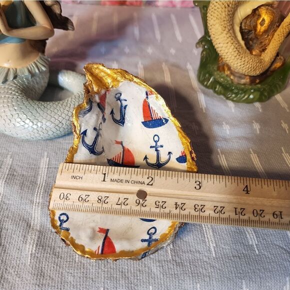 DECOUPAGE SAILBOATS AND ANCHORS ON A OYSTER SHELL - Picture 8 of 8